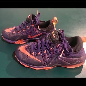 Lebron 7 kids size 5.5- used